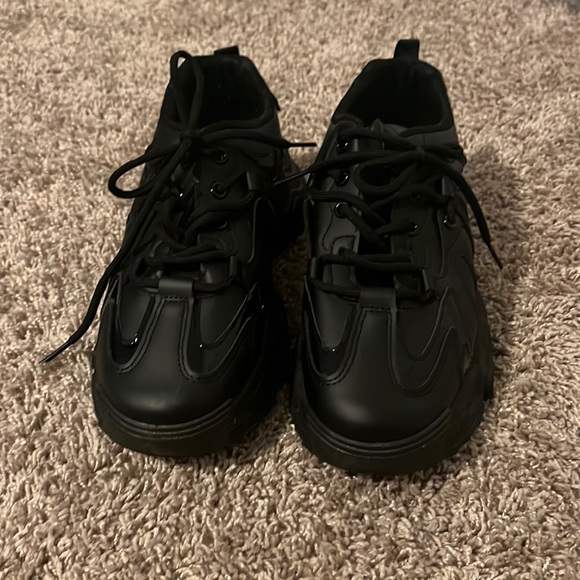 Black 90s style trainers - Picture 1 of 1